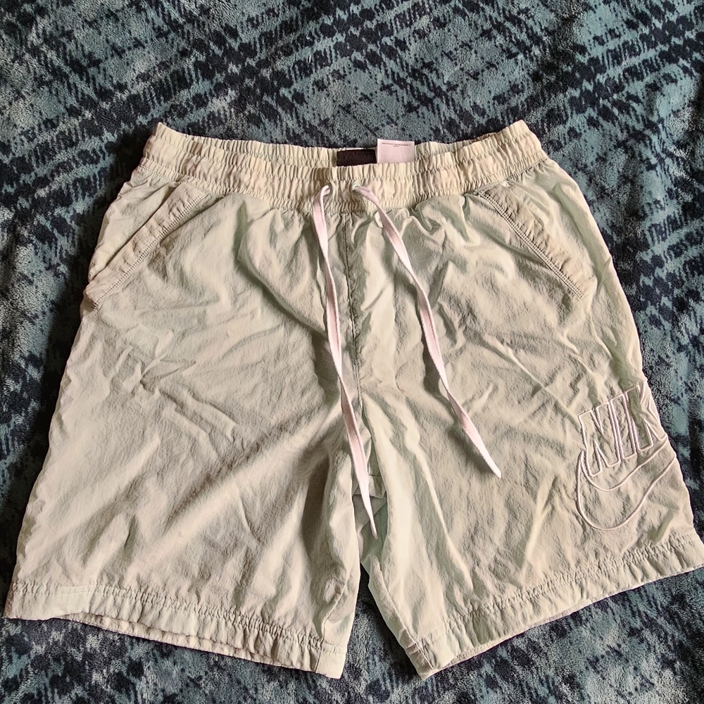 Nike unisex shorts mint color size L